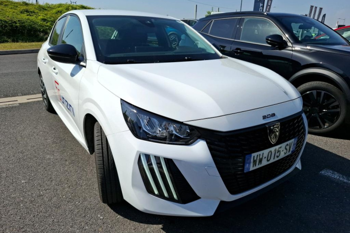 PEUGEOT 208 BUSINESS R