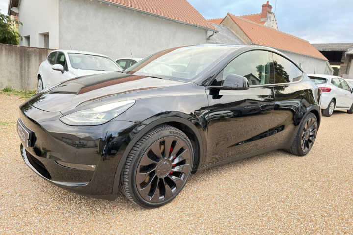 TESLA MODEL Y
