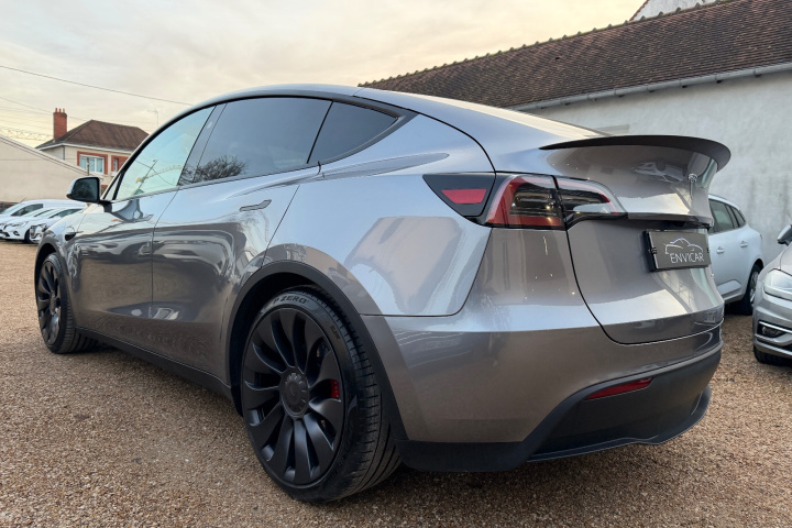 TESLA MODEL Y