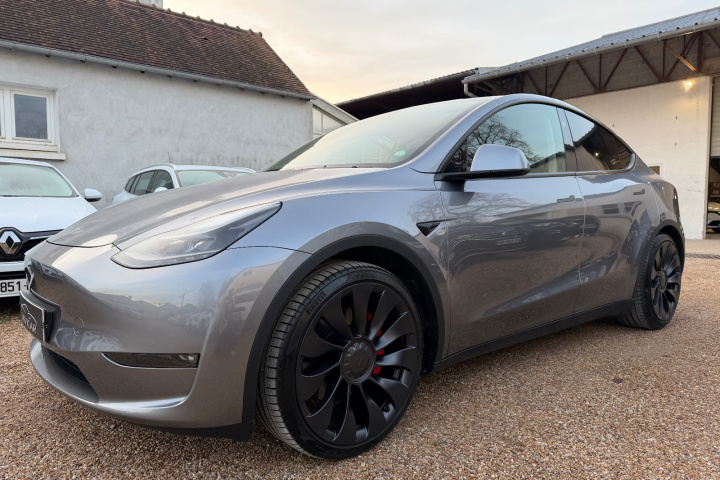 TESLA MODEL Y