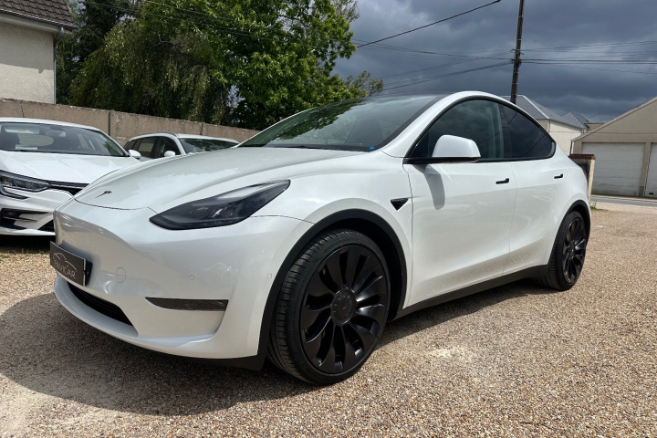 TESLA MODEL Y