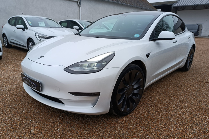 TESLA MODEL 3