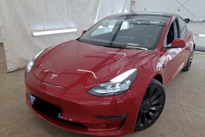TESLA MODEL 3