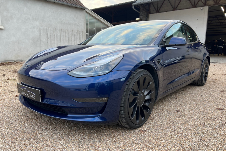 TESLA MODEL 3