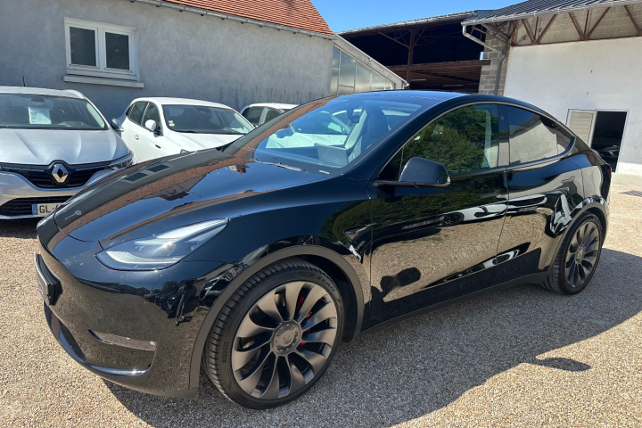 TESLA MODEL Y