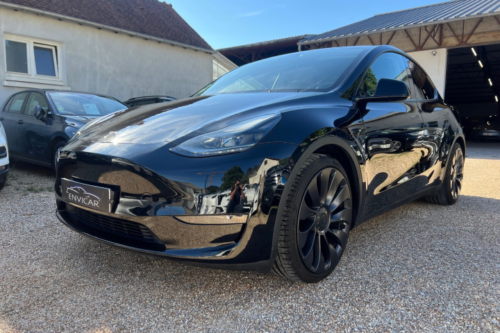 TESLA MODEL Y