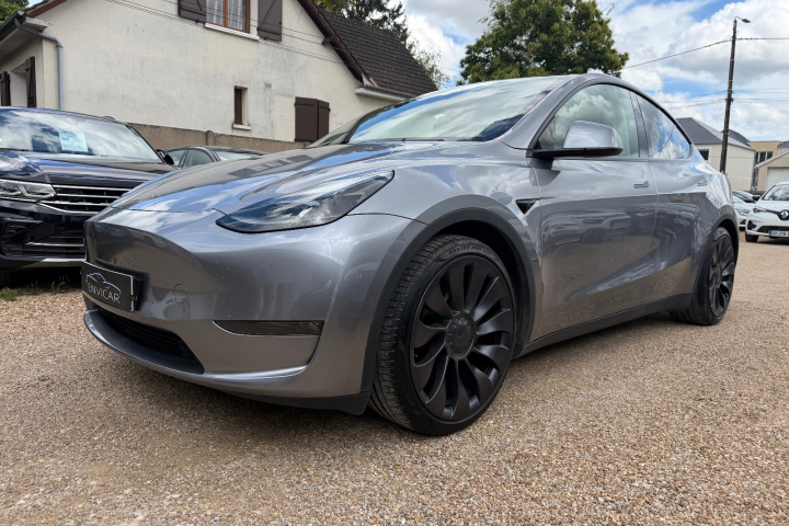 TESLA MODEL Y