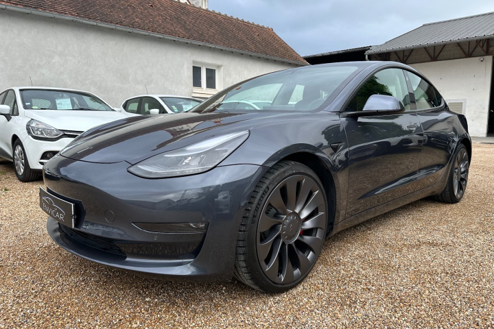 TESLA MODEL 3