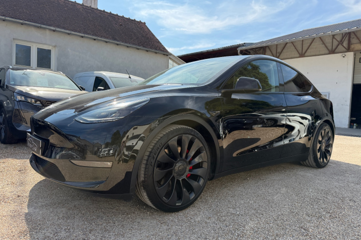 TESLA MODEL Y