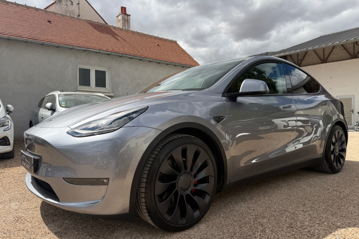 TESLA MODEL Y