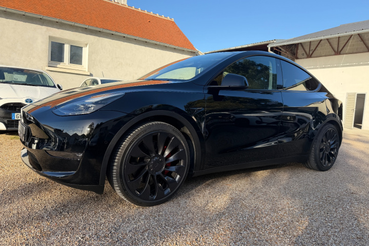 TESLA MODEL Y