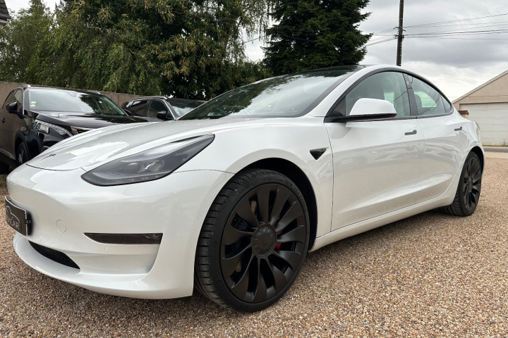 TESLA MODEL 3