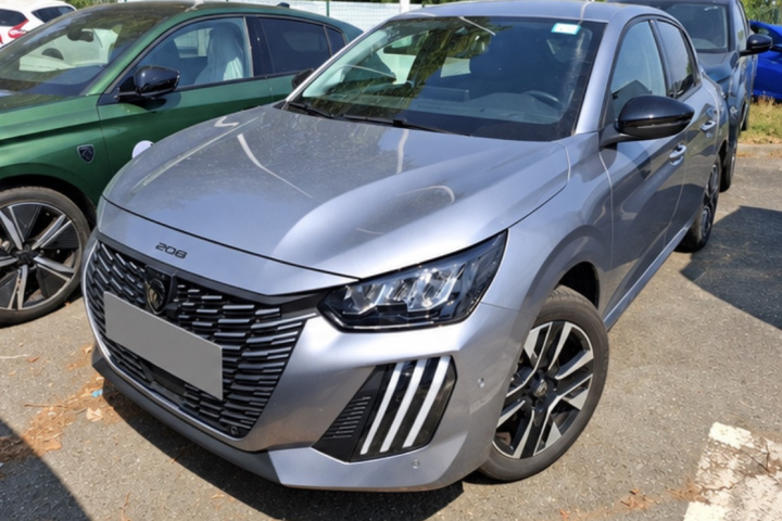 PEUGEOT 208